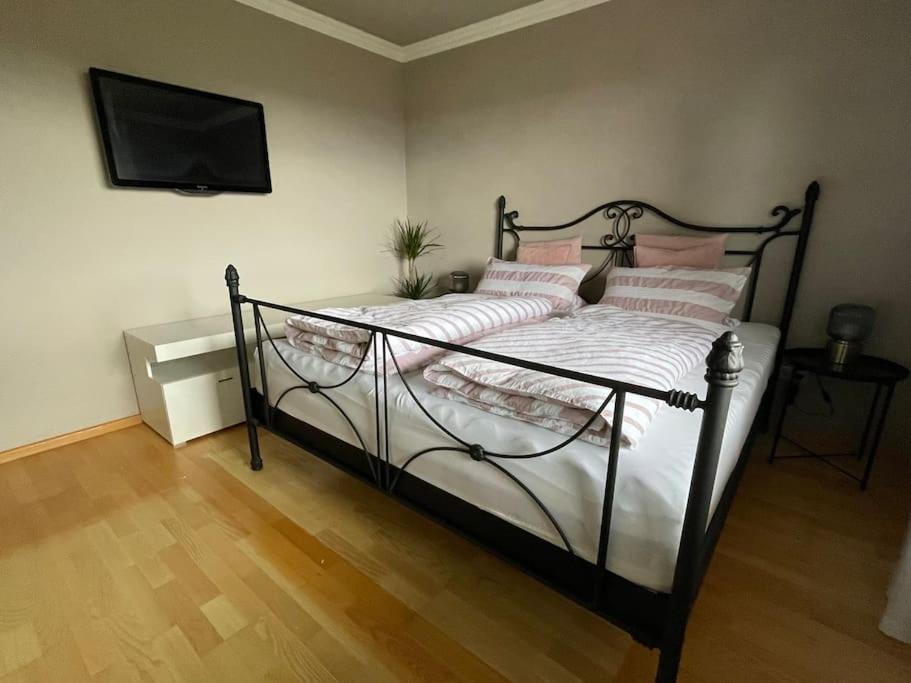 Ferienwohnung Leuchtbergblick Mit Terrasse Und Pkw Stellplatz Ешвеге Екстериор снимка