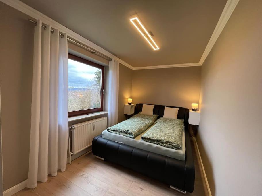 Ferienwohnung Leuchtbergblick Mit Terrasse Und Pkw Stellplatz Ешвеге Екстериор снимка