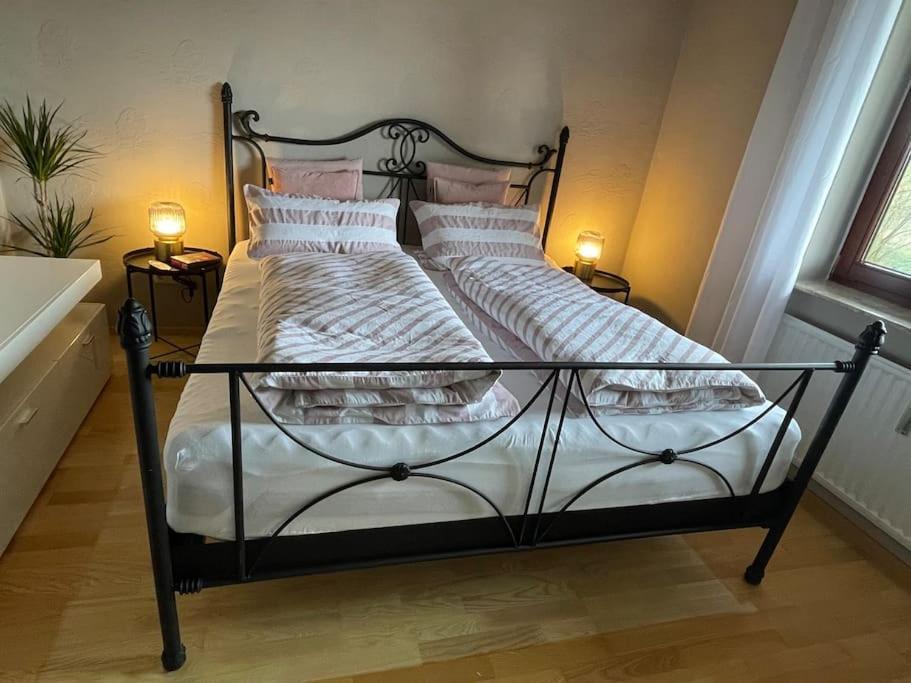 Ferienwohnung Leuchtbergblick Mit Terrasse Und Pkw Stellplatz Ешвеге Екстериор снимка