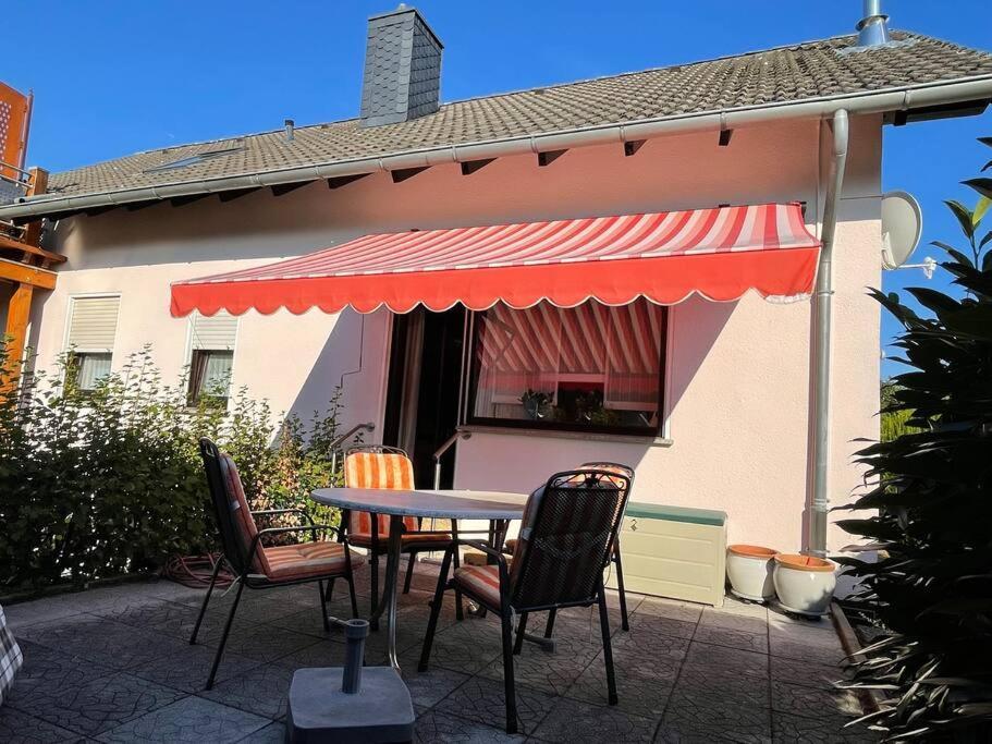 Ferienwohnung Leuchtbergblick Mit Terrasse Und Pkw Stellplatz Ешвеге Екстериор снимка